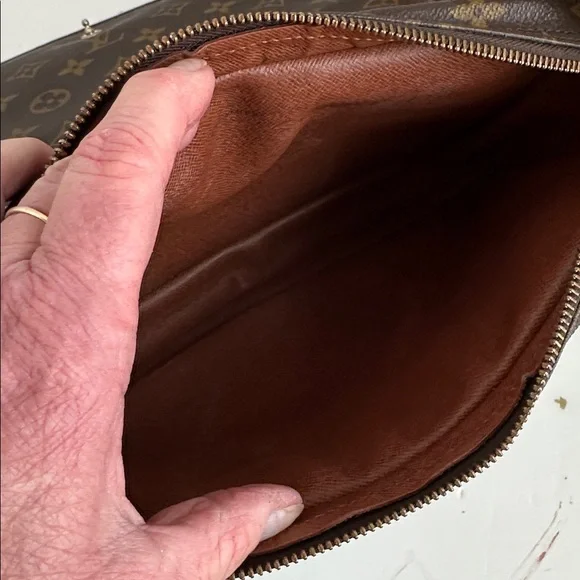 Louis Vuitton monogram Saint Germain
Date Code NO or D 0909
11” x 8” x 2” - Picture 9 of 15